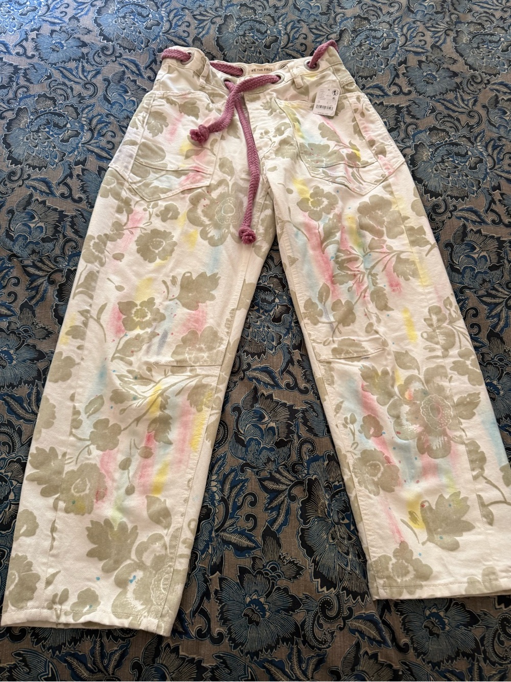 We the free Free People Women's Moxie Printed Flocked Barrel Jeans size 25 - Picture 2 of 8